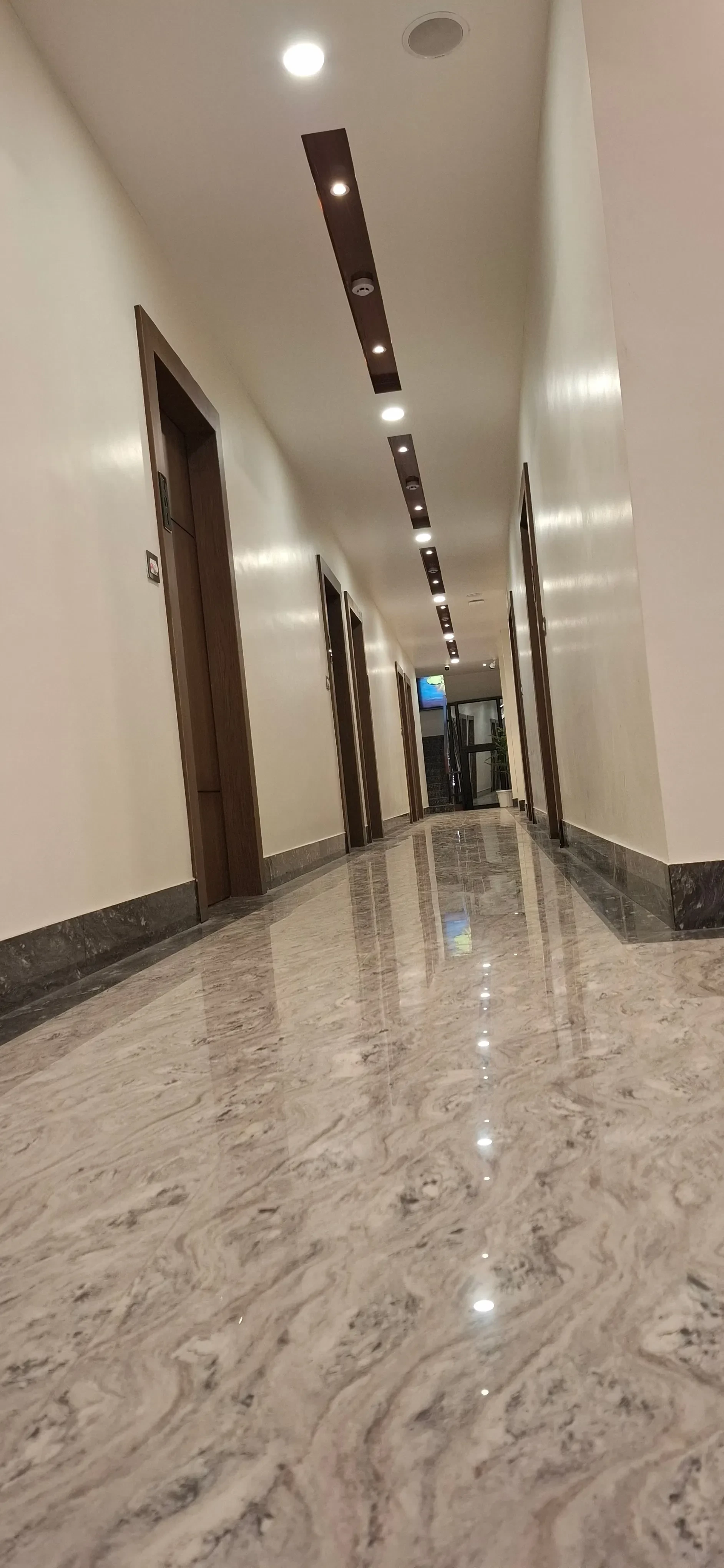Hotel Blue Neck Ayodhya [Corridor]