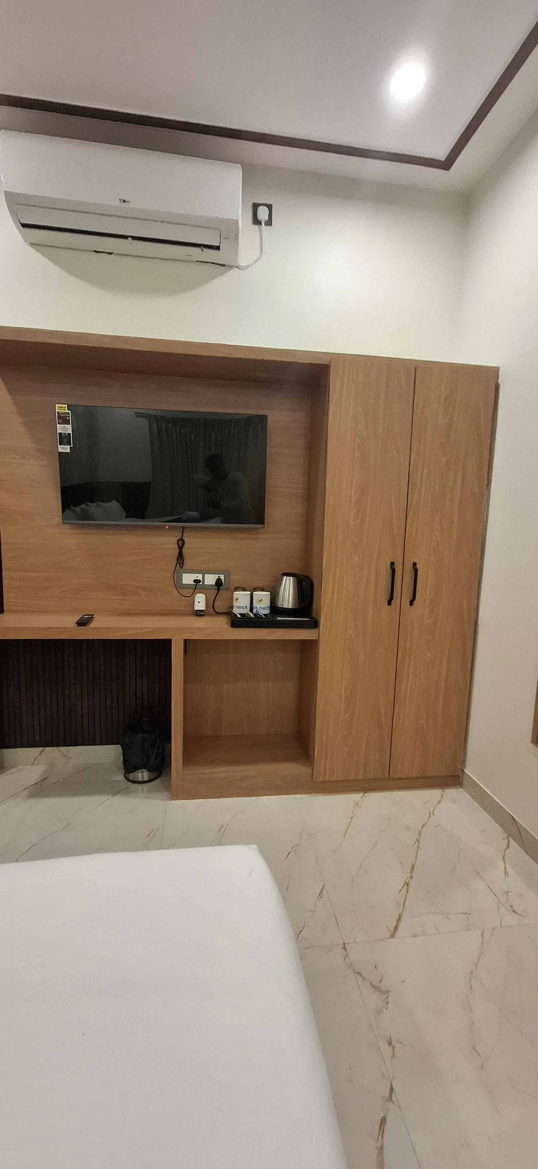 Hotel Blue Neck Ayodhya [Kettle]