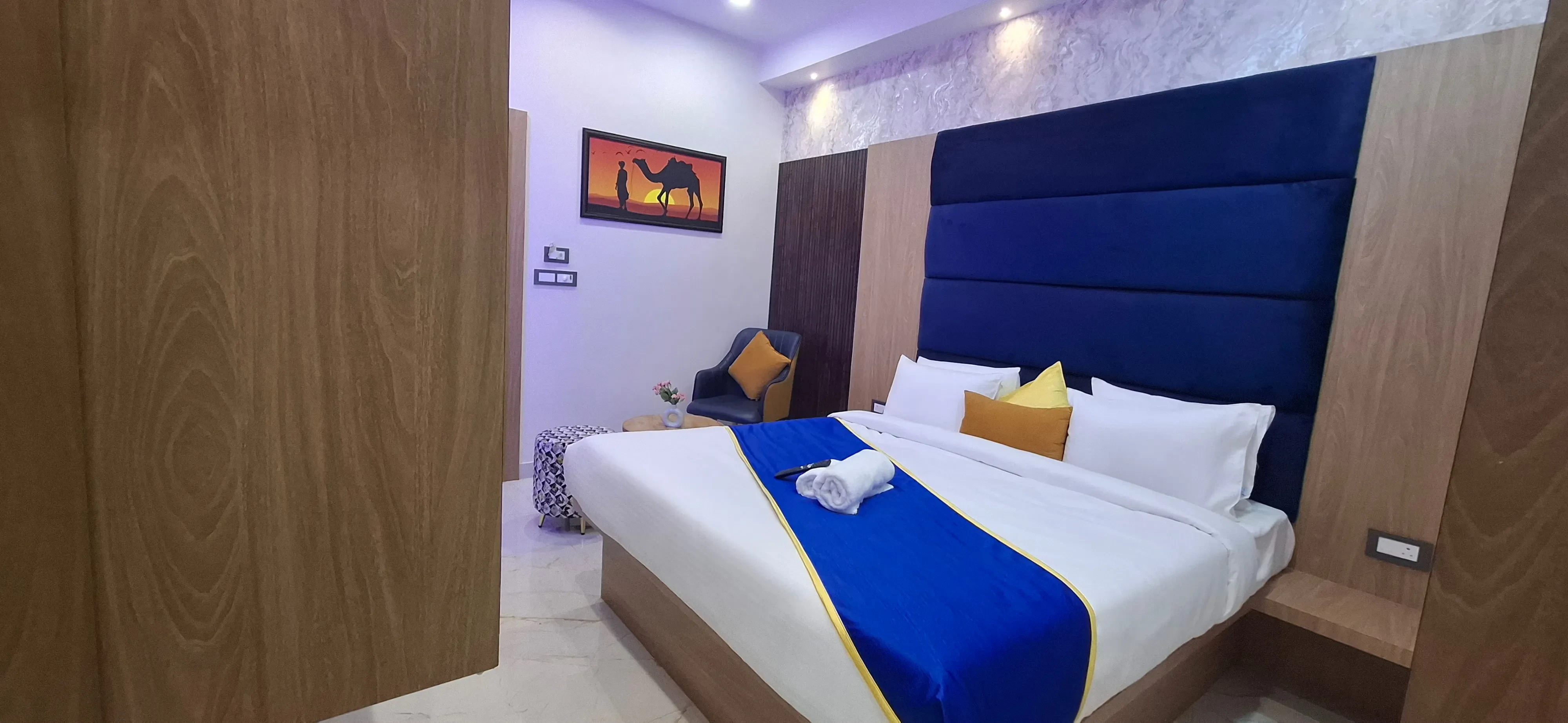 Hotel Blue Neck Ayodhya [King Bed]