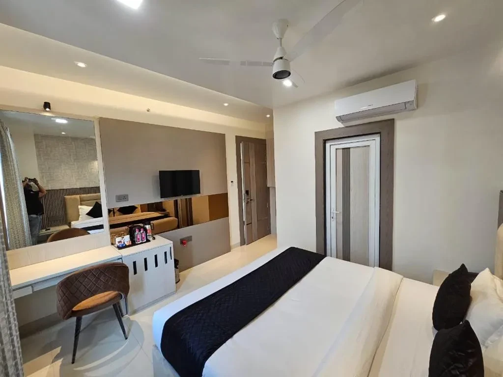 Hotel Glorious Grand, Varanasi Varanasi [Air Conditioned]