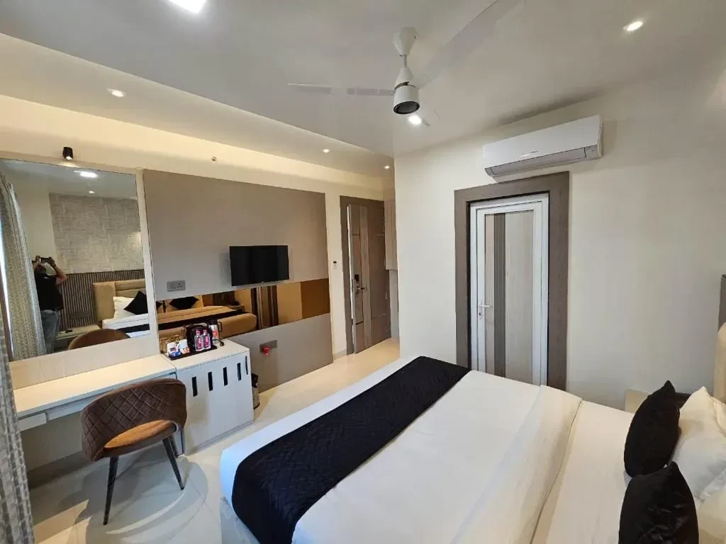 Hotel Glorious Grand, Varanasi Varanasi [King Bed]