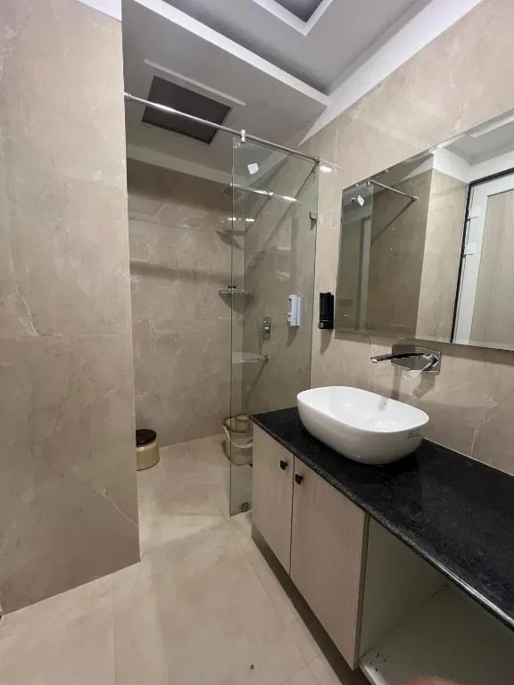 Hotel Glorious Grand, Varanasi Varanasi [Washroom]