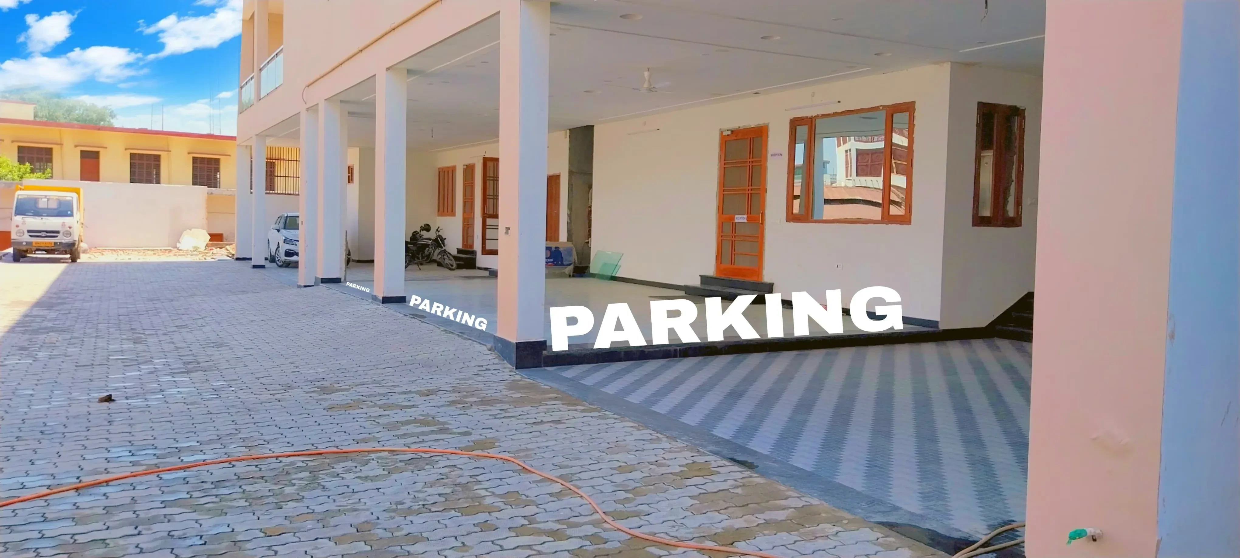 Hotel Guru Sadan Ayodhya [Parking]