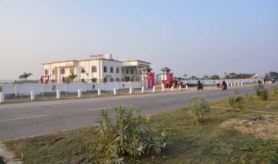 Royal Heritage Hotel And Resort Ayodhya [Approach Road Leading To Royal Heritage Hotel And Resort In Ayodhya]