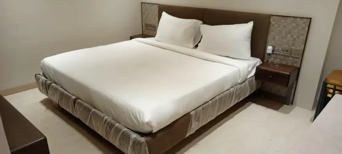 Hari Om Residency Ayodhya [Comfortable Bed In Hotel Room]