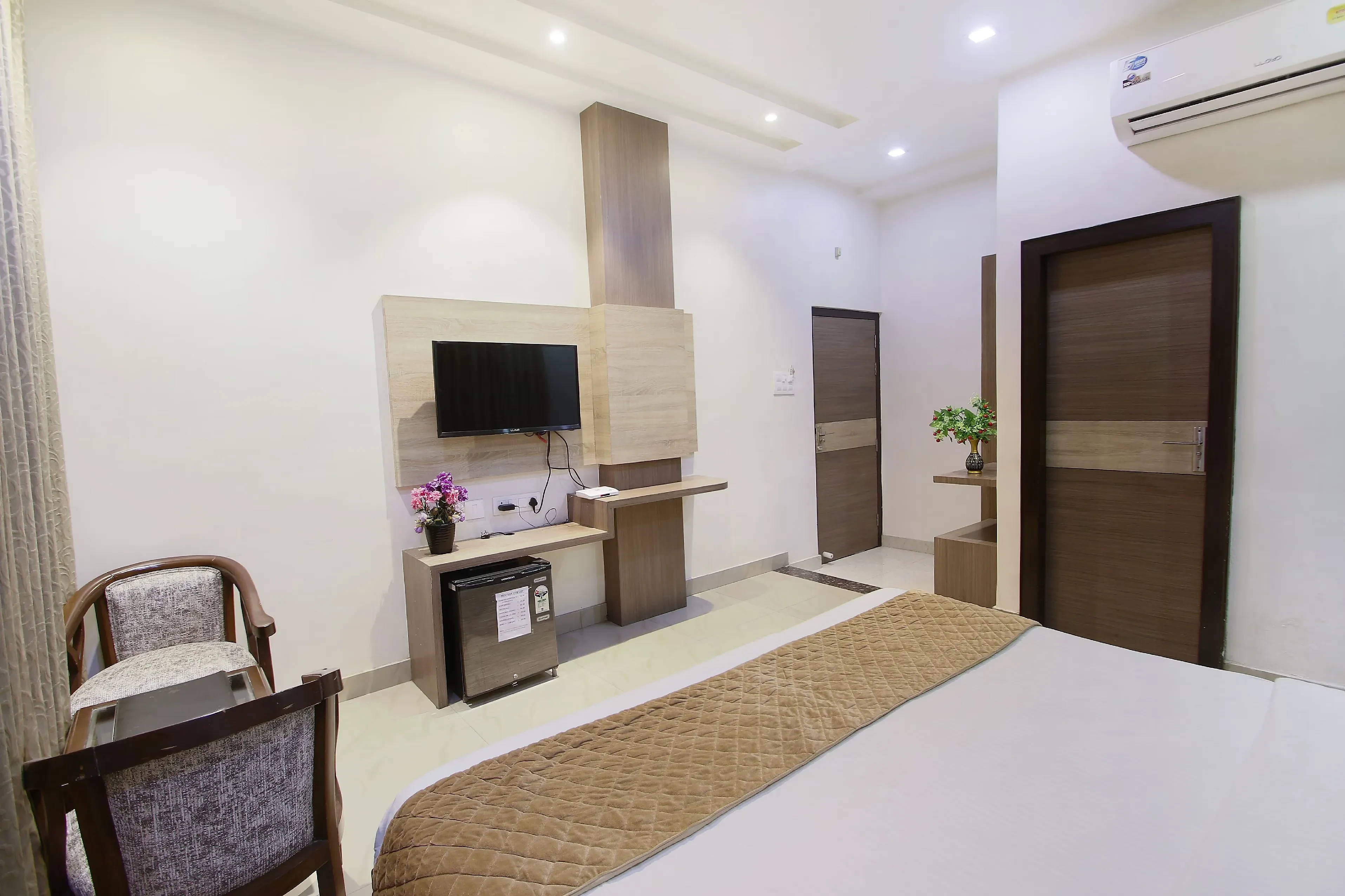 Hotel Galaxy, Mathura Mathura [Air Conditioning Unit For Room Temperature Control]