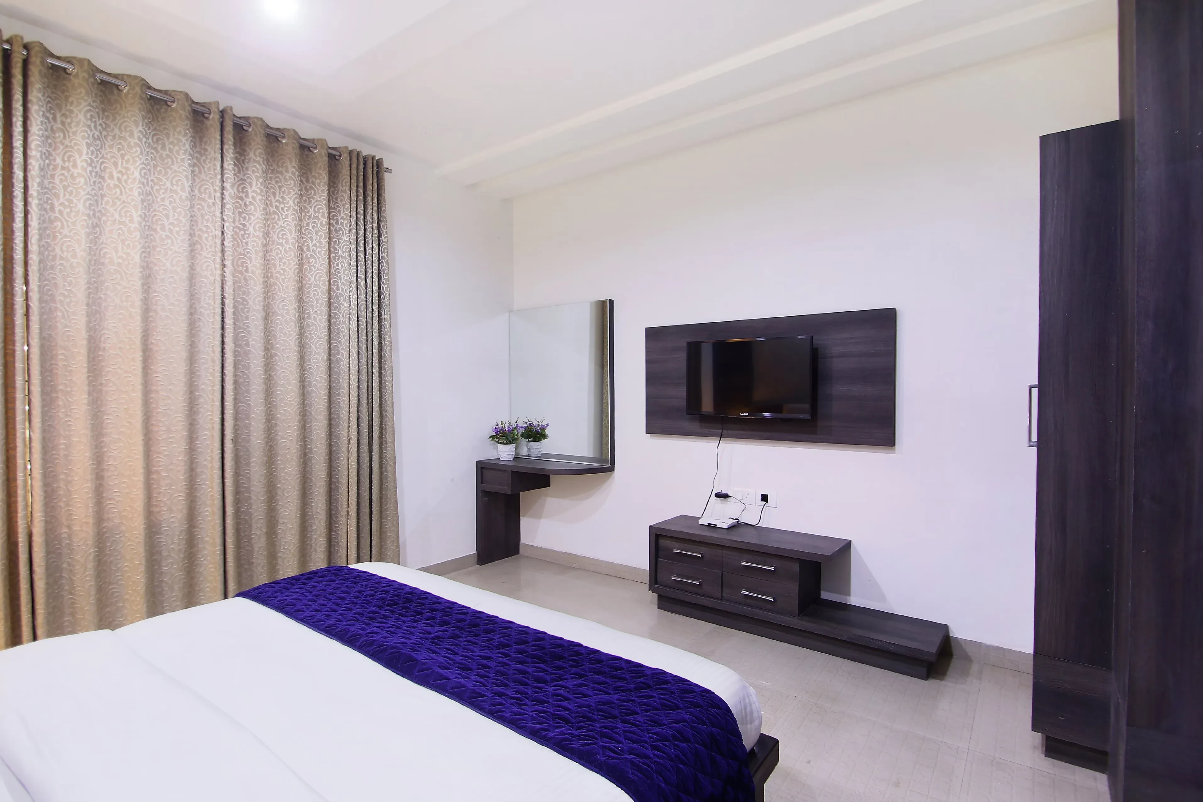 Hotel Galaxy, Mathura Mathura [Flat Screen Tv Room]