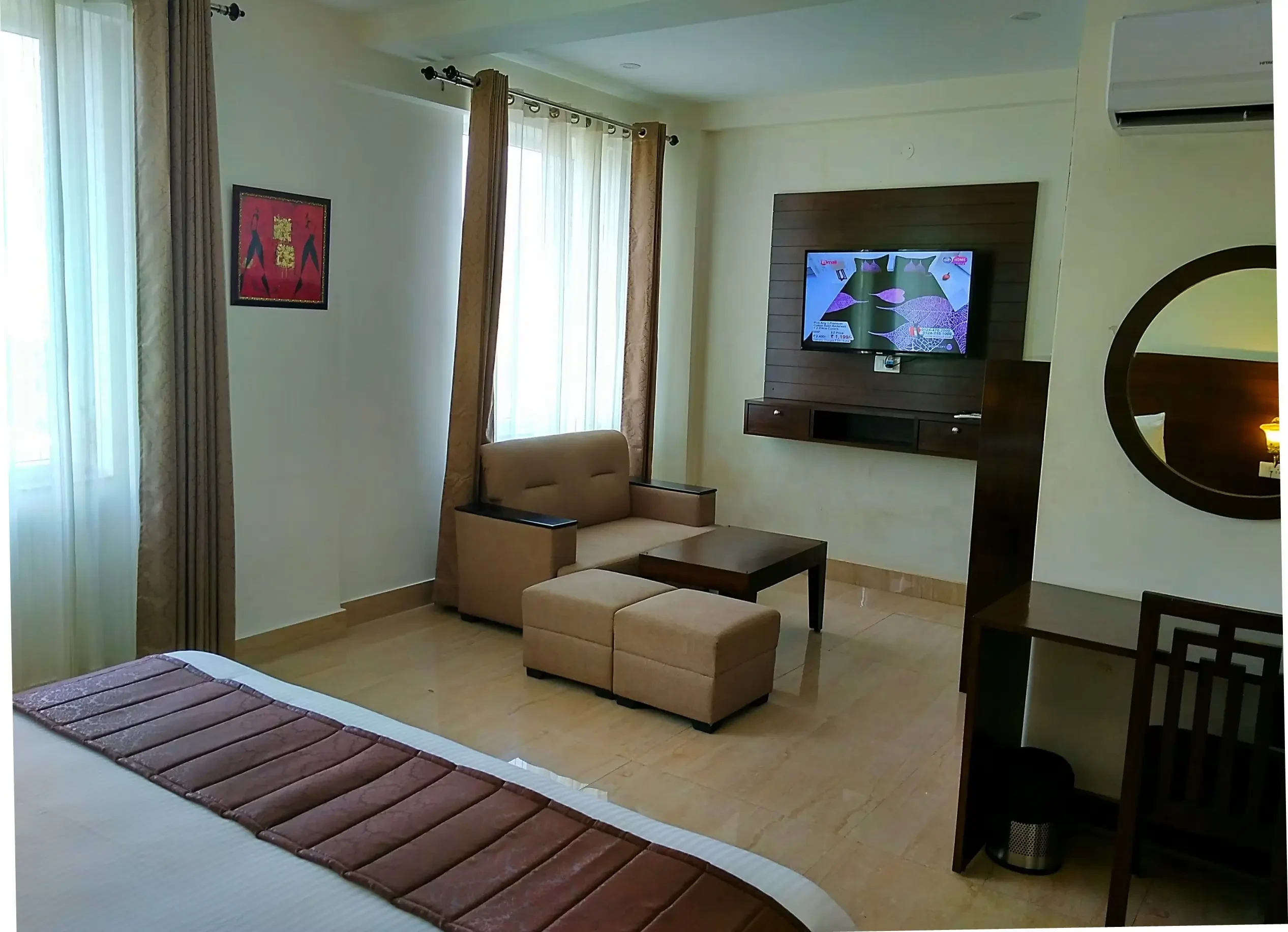 Hotel Holiday Hill Rishikesh [Cozy Sitting Area In The Room]