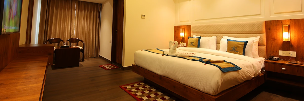 Hotel Holy Vivasa Rishikesh [Full View Of The Comfortable Double Bed In The Room]