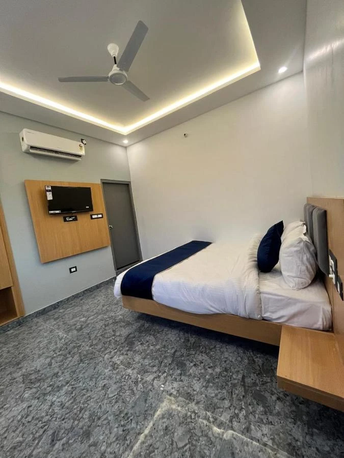 Hotel Kingston Buffet Restaurant, Ayodhya Ayodhya [Deluxe Double Room Ac]