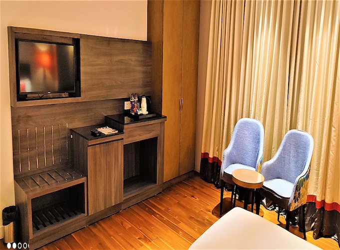 Hotel Le Lotus Grand Varanasi Varanasi [Work Desk & Chair]