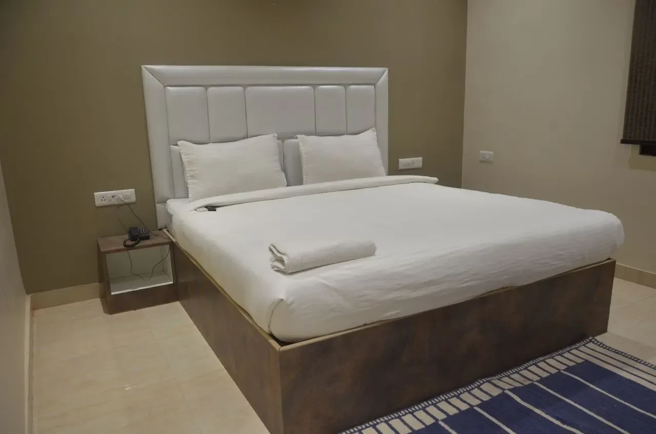 Hotel Sukhdham Prayagraj [King Bed]