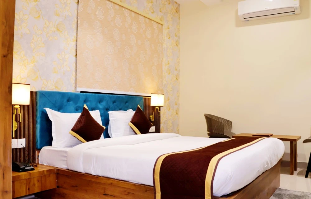 Hotel Tulsi Grand Inn Vrindavan Vrindavan [Comfortable Bed King]