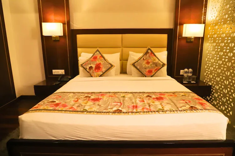 Natraj  Hotel, Rishikesh Rishikesh [Full View Of The Comfortable Double Bed In The Room]